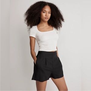 Clean Pull-On Shorts in Linen-Cotton